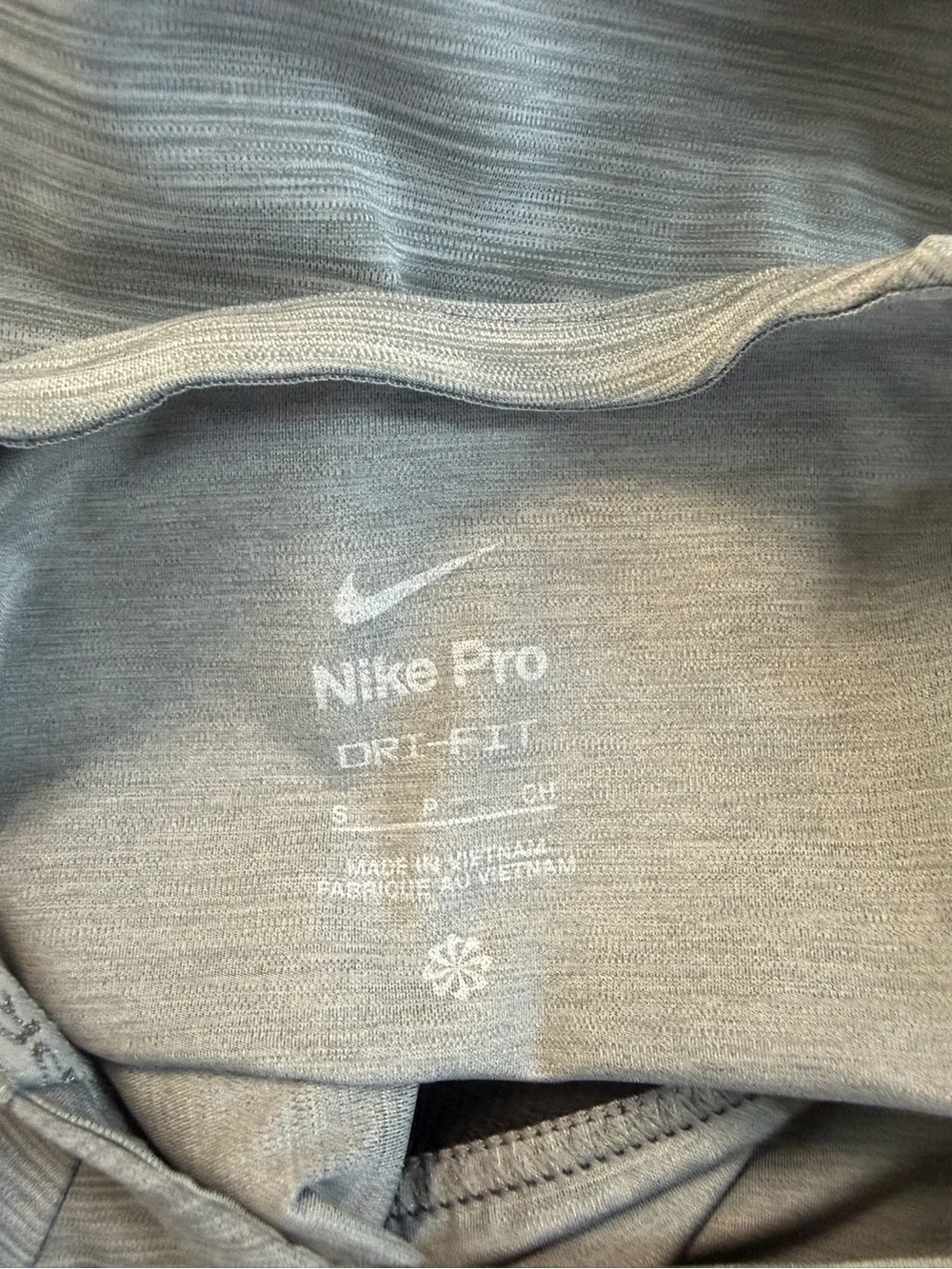Nike Pro Women’s Size Small Dri-Fit Long Sleeve Cropped Top